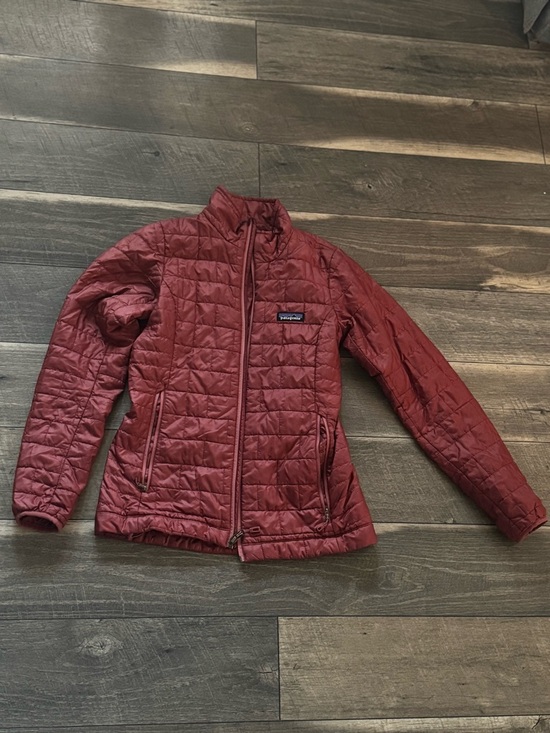 Patagonia Jackets & Blazers - Patagonia Women's Quilted Puffer Jacket in Wine